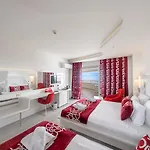 Laguna Alya & أوكورجالر