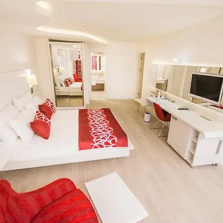 Laguna Alya & Szálloda Okurcalar