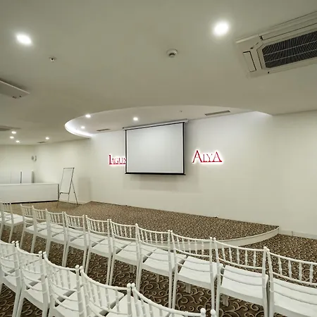 Laguna Alya &
