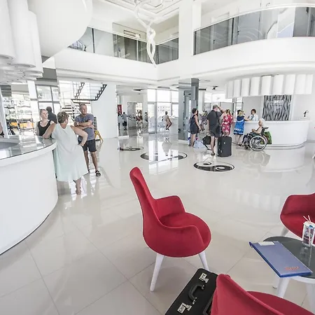 Laguna Alya & Okurcalar